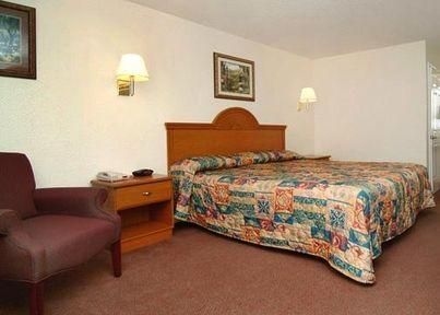 ECONO LODGE AZLE4
