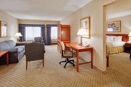 Holiday Inn North Haven0
