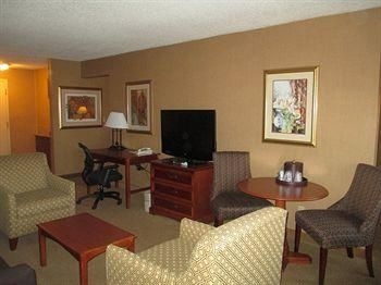 Holiday Inn North Haven4