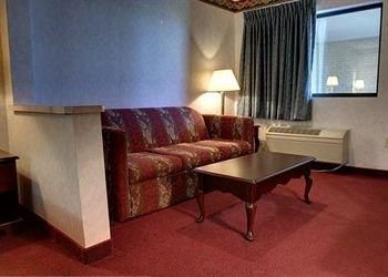 Rodeway Inn - Suites3