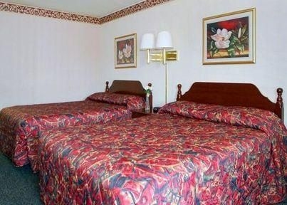 อีโคโนลอดจ์ (Econo Lodge)0