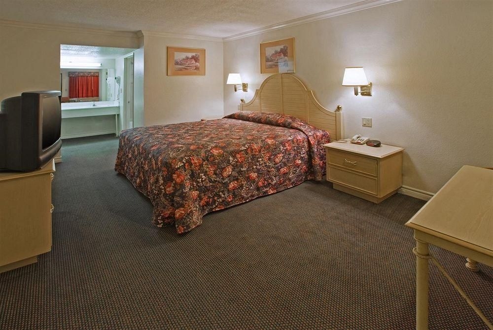 AMERICAS BEST VALUE INN0