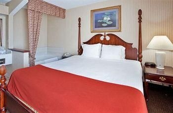 Holiday Inn Express Hutchinson0