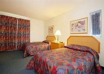 Rodeway Inn Kingsville3