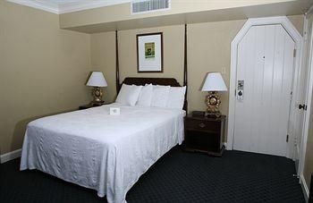 Senate Luxury Suites2