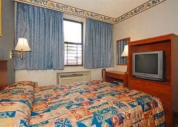 Econo Lodge South Ozone Park0