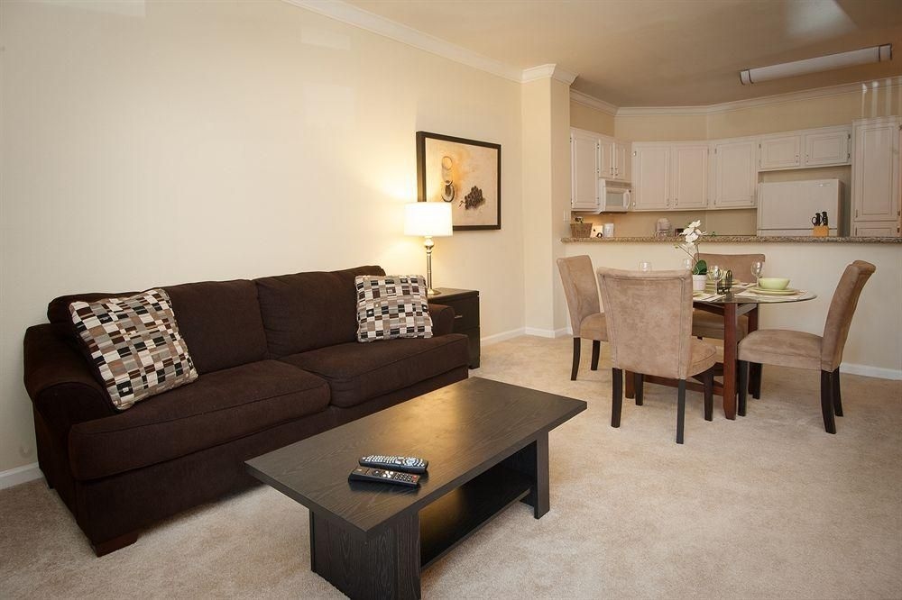 Sunshine Suites at La Jolla3
