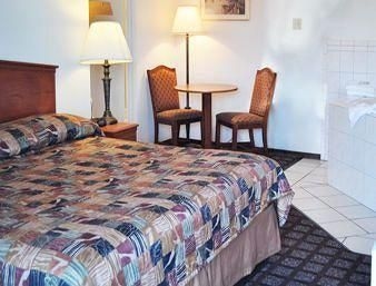 Super 8 Santa Cruz/Beach/Boardwalk West1