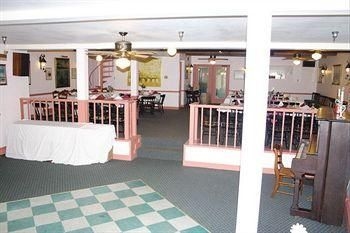 Colonial House Inn & Restaurant4