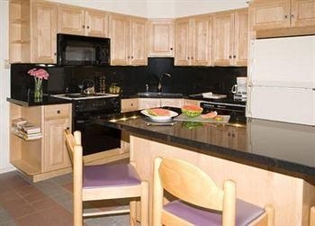 The Crestwood Condominiums0