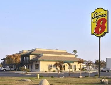Super 8 Lindsay Ca1