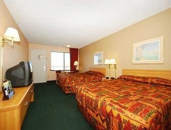 Super 8 Lindsay Ca4