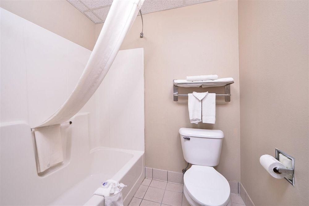 Americas Best Value Inn Geneseo3