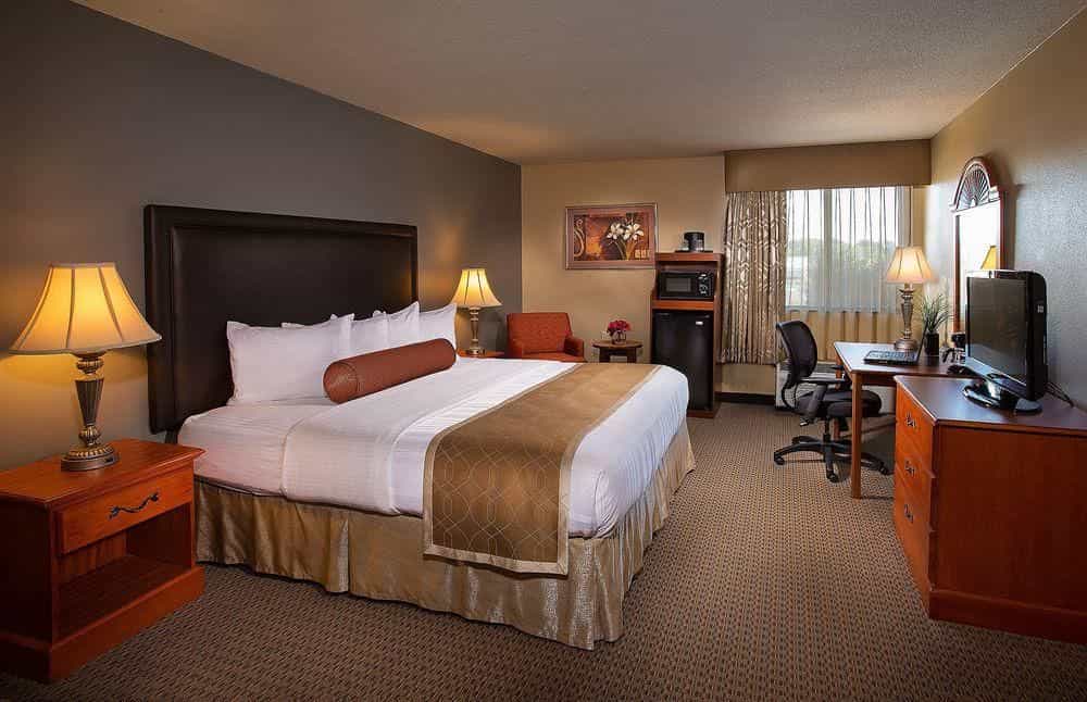 Best Western Plus Saint Charles Inn