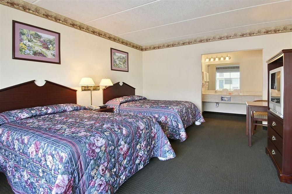 Red Rose Inn & Suites4