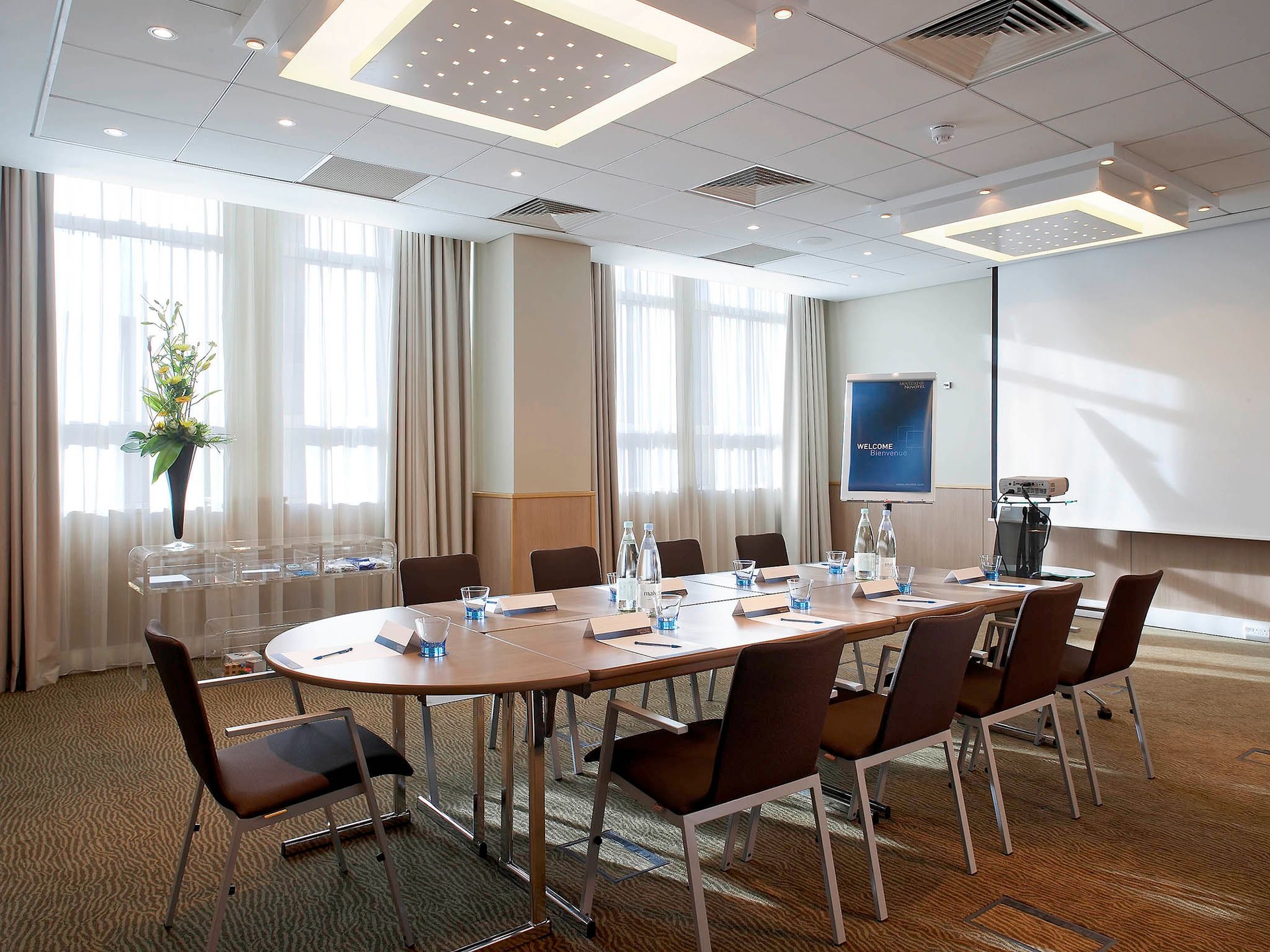 โรงแรมโนโวเทล รีดดิ้ง เซนเตอร์ (Novotel Reading Centre Hotel)2