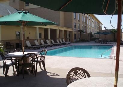 ไทรเดนต์ อินน์ แอนด์ สวีท (Trident Inn and Suites)2