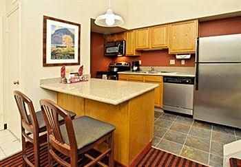 เรสซิเดนซ์อินน์ บายแมริออท ดีทรอยต์ ทรอย/แมดิสันไฮ (Residence Inn by Marriott Detroit Troy/Madison Heights)1