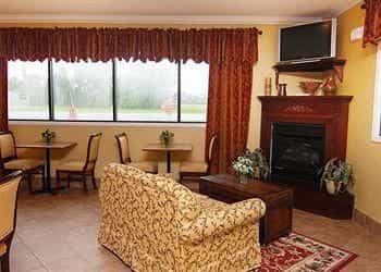 Econo Lodge Inn And Suites