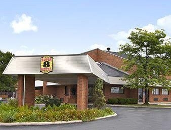 Super 8 Beachwood3