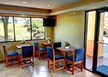 Days Inn Evergreen3