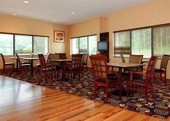 Comfort Suites Southington1
