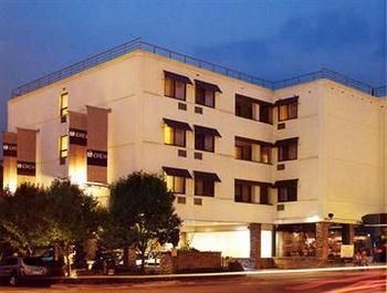 The Andrew Hotel0