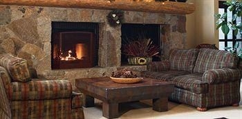Squaw Valley Lodge0