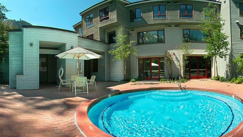 Squaw Valley Lodge1