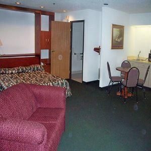 All American Inn & Suites Norwalk1