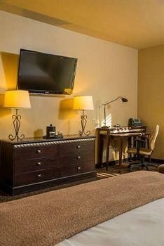 DESERT DIAMOND CASINO AND HOTE2