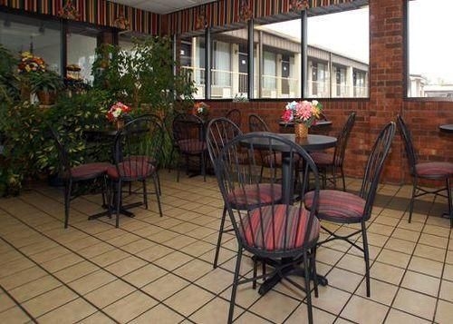 QUALITY INN AIRPORT4