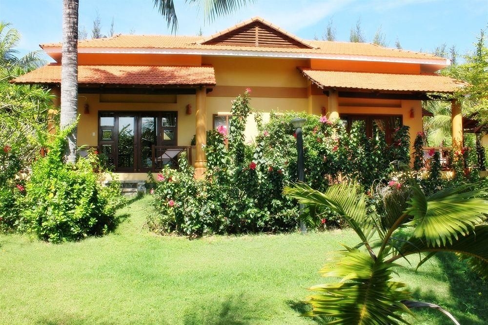 Sandhills Beach Resort & Spa0