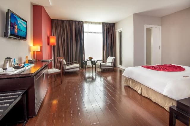 JUNIOR SUITE KING SIZE BED