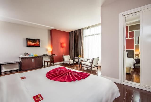 JUNIOR SUITE KING SIZE BED