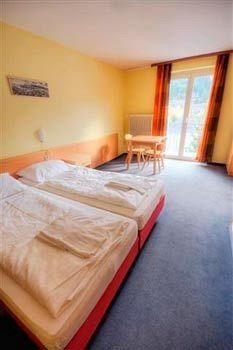 Euro Youth Hotel & Krone1