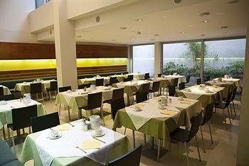 Hotel Caroline2
