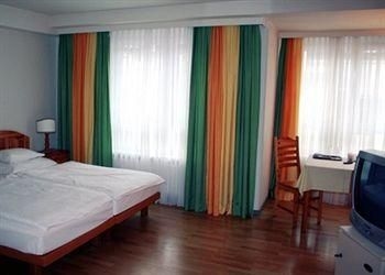 Hotel Caroline1