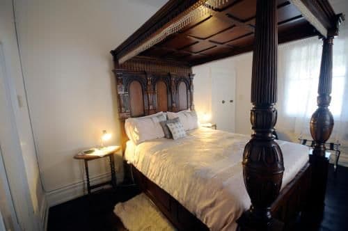 Heritage One-Bedroom Apartment