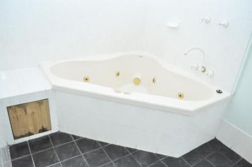 One-Bedroom Suite with Spa Bath