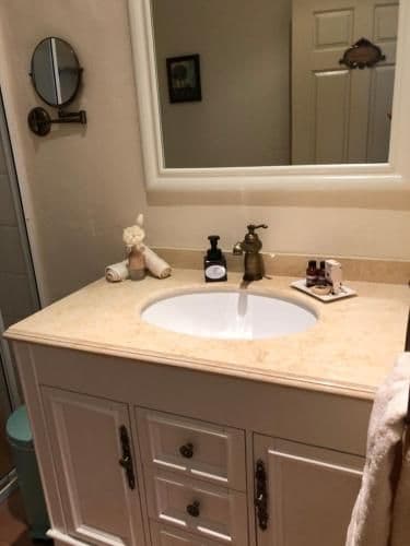 Deluxe Queen Suite