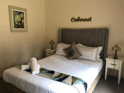 Deluxe Queen Suite