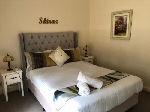 Deluxe Queen Suite