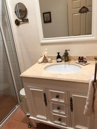 Deluxe Queen Suite