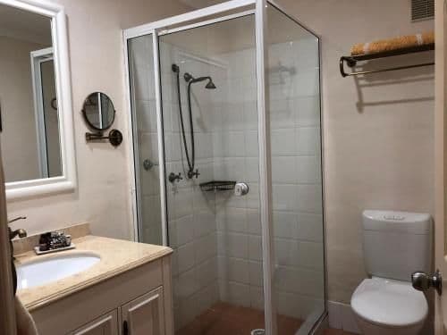 Deluxe Queen Suite