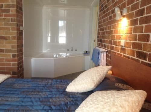 Executive Suite with Spa Bath