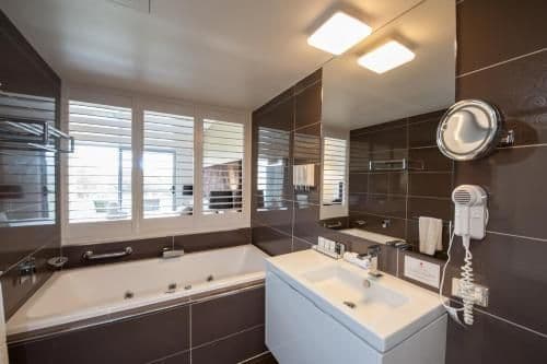Executive Queen Spa with View