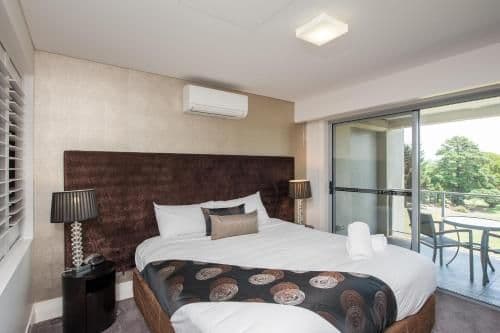 Executive Queen Spa with View