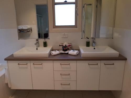 Cottage with Spa Bath