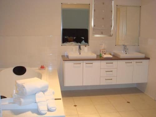 Cottage with Spa Bath